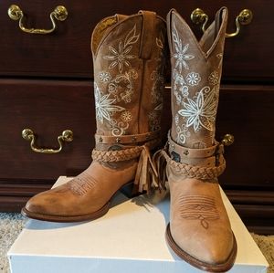 Shyanne cowgirl boots, size 8.5 M